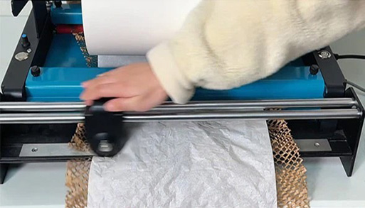 Optional sliding knife holder for precise cutting